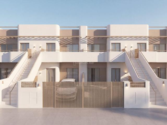Casa en venta en Pilar de la Horadada, Pilar de la Horadada Ciudad. Espectacular Bungalow a pasos de la playa. Casas Pilar de la.