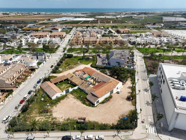 Casa en venta en Pilar de la Horadada, Pilar de la Horadada Ciudad. Promocioacuten boutique de viviendas con piscina privada en Pilar de la HoradadaResidencia exclusiva en una ubicacioacuten privile.