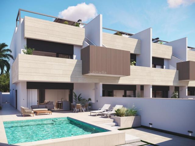 Casa en venta en Pilar de la Horadada, Pilar de la Horadada Ciudad. Promocioacuten boutique de viviendas con piscina privada en Pilar de la HoradadaResidencia exclusiva en una ubicacioacuten privile.