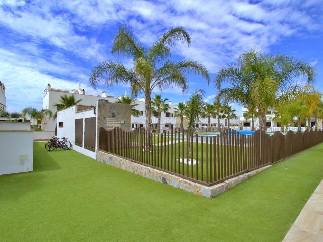 Casa en venta en Pilar de la Horadada, Torre de la Horadada. Casa adosada tipo duplex en Torre de la Horadada. Casas Pilar de la.