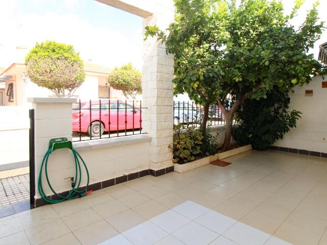 Casa en venta en Pilar de la Horadada, Torre de la Horadada. CHALET ADOSADO EN TORRE DE LA HORADADAampnbspVIVIENDA REF MG015Este encantador chalet adosado en La Torre de la Horadada ofrece un. Casas.