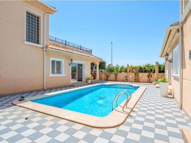 Casa en venta en Pilar de la Horadada, Torre de la Horadada. VILLA DE 7 HABITACIONES EN TORRE DE LA HORADADA PILAR DE LA HORADADA. Casas Pilar de la.
