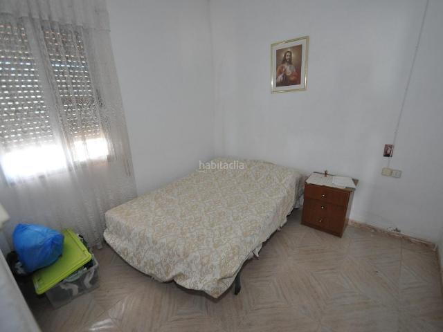 Casa en venta en Pinoso. Bienvenido a un encantador refugio rural, una casa de 160 metros cuadrados enclavada en una vasta propiedad de 50.000 metros cuadr. Casas.