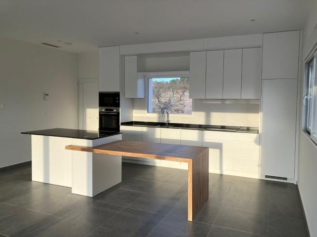 Casa en venta en Pinoso. Estanbspvilla, cuidadosamente diseñada en una única planta, es la manifestación de la comodidad y la elegancia fusionadas en un so. Casas.