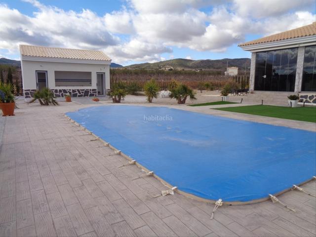 Casa en venta en Pinoso. PRECIO ACTUALIZADO 2404 Esta es una gran oportunidad para adquirir una Villa nueva totalmente personalizada según sus necesidades. Casas.