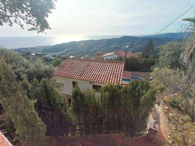 Casa en venta en Pineda de Mar, Can Carreras Montessol. CASA CON PISCINA Y VISTAS AL MAR, DISPONE DE LICENCIA TURISTICA. Casas Pineda de.