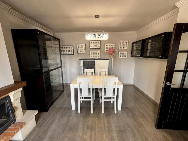 Casa en venta en Pizarra. Casa en esquina de 5 dormitorios con garaje, patio y terraza en Pizarra CM329A. Casas.