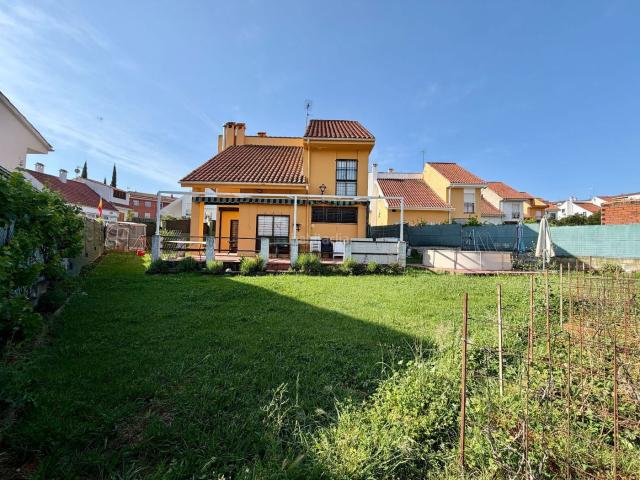 Casa en venta en Plasencia, Zona Norte Hospital Urbanizaciones. CHALET INDEPENDIENTE CON PARCELA DE 653M2, JARDIN Y GARAJE EN PLASENCIA. Casas.