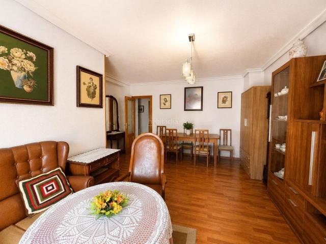 Casa en venta en Plasencia, Los Pinos El Pilar. Casa amplia y céntrica en Plasencia, junto a Berrocal y Sor Valentina Mirón. Casas.