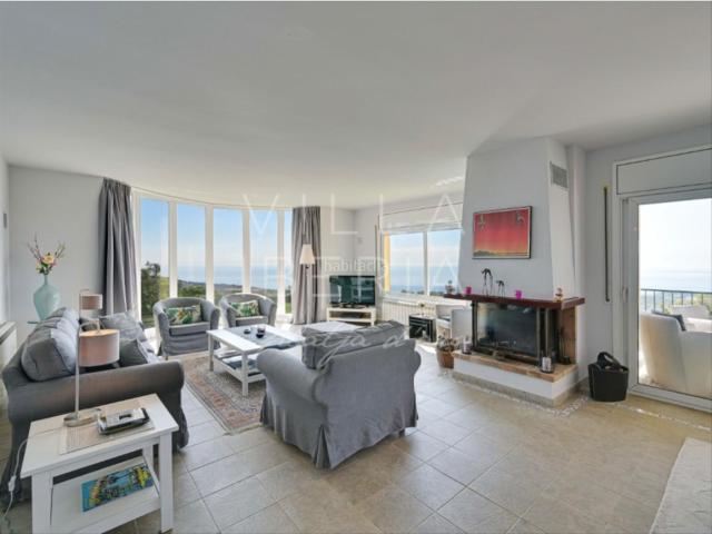 Casa en venta en Platja d´Aro, Urbanitzacions Costa Brava. VILLA EN CIM DARO CON VISTAS ESPECTACULARES AL MAR. Casas Platja.