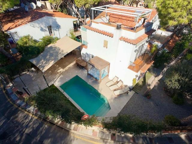 Casa en venta en Platja d´Aro, Centre Platja Costa Brava. Extraordinaria villa situada en el centro de Platja dAro, al lado de la playa. Casas Platja.