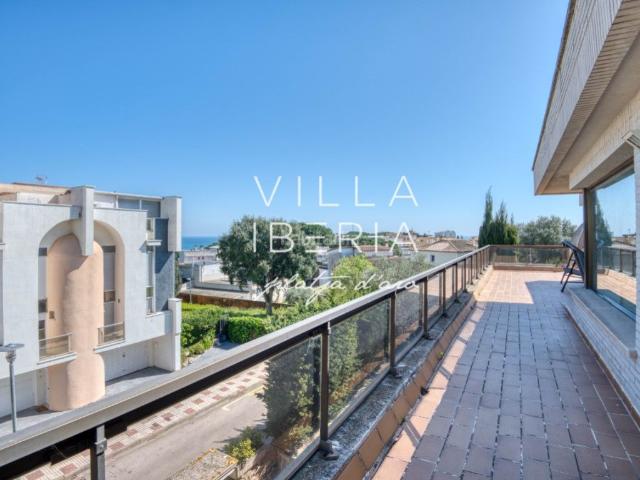 Casa en venta en Platja d´Aro, Fenals Costa Brava. EXCLUSIVA VILLA CON PISCINA, A MUY CORTA DISTANCIA DEL MAR. Casas Platja.