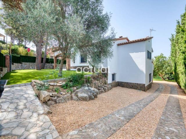 Casa en venta en Platja d´Aro, Los Pinos Politur Costa Brava. Casa totalmente reformada con piscina, bodega y amplio garaje en Platja dAro. Casas Platja.