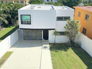 Casa en Venta en Playa Magna con 3 Rec?maras y Alberca privada en Playa del Carmen