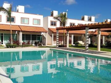 Casa en Venta en Playa del Carmen 3habitaciones 3 baños 2 platas y Roof