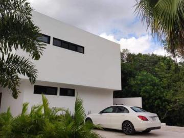 Casa en venta en Playa del Carmen en Residencial Playa Magna