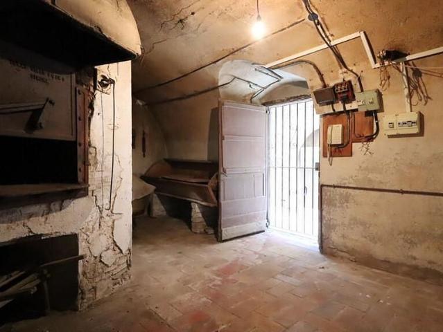 Casa adosada en venta en plaza Major, Boadella d´Empordà, de 300 m² 4 habitaciones por 290.000