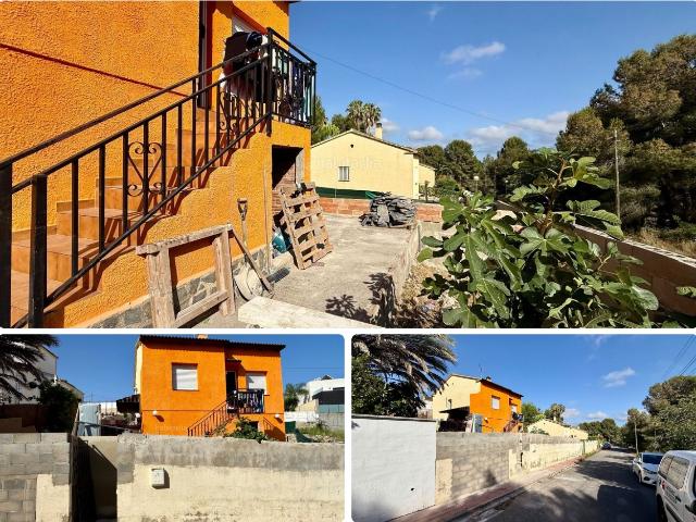 Casa en venta en Pobla de Montornès La. Casa unifamiliar de 2 habitaciones con amplia parcela de más de 500 m en Urb. Flor de Almendro, La Pobla de Montornès. Casas Pobla de Montornès.