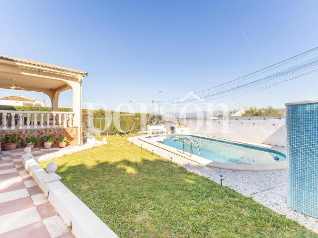 Casa en venta en Pobla de Vallbona la, La Conarda. Chalet familiar con piscina. Casas Pobla de Vallbona.