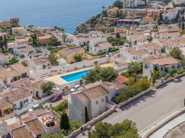 Casa en venta en Poble Nou de Benitatxell el, Cumbre del Sol. Villa independiente en parcela elevada con vistas abiertas al mar y excelente orientación en Cumbre del Sol. Casas Poble Nou de.