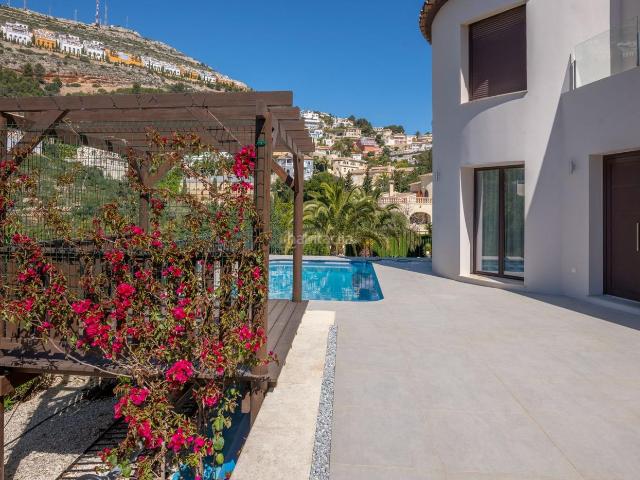 Casa en venta en Poble Nou de Benitatxell el, Cumbre del Sol. Fantástica casa Smart brillante, con interior moderno y estilo español. Lista para entrar a vivir. IMPRESCINDIBLE VER!. Casas Poble Nou.