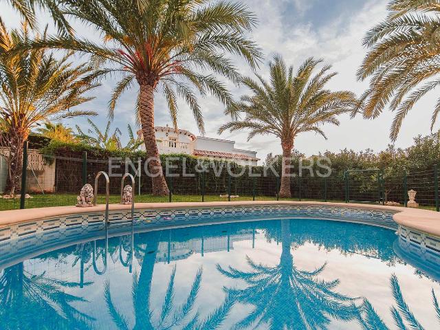 Casa en venta en Poblets els. La casa perfecta para una familia y una inversión. Casas Poblets.