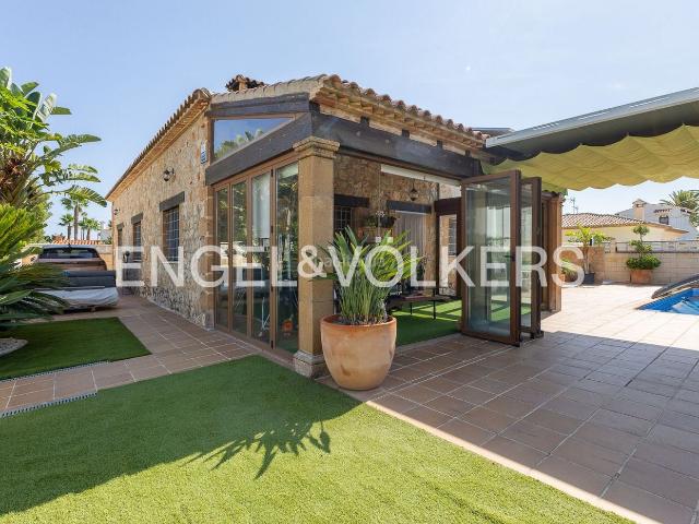 Casa en venta en Poblets els. Propiedad Exclusiva Sostenible en Els Poblets. Casas Poblets.