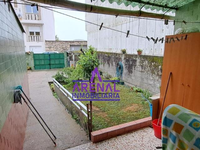 Casa en venta en Pobra do Caramiñal A. Casa con patio en el centro. Casas Pobra do Caramiñal.