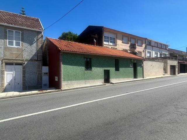Casa en venta en Pobra do Caramiñal A. SE VENDE CASA PARA REFORMA PARCIAL CERCA DE LA PLAYA. Casas Pobra do Caramiñal.