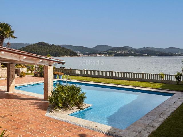 Casa en venta en Poio, Combarro. Vivienda en primera línea de mar. Casas.