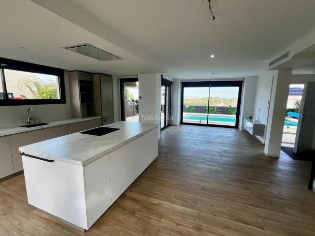 Casa en venta en Polop, Balcón de Ponoig Polop Paradis Polop Hills. A los pies del emblemaacutetico Monte Ponoig, conocido como el Leoacuten Dormido, se encuentra esta elegante villa sobre una.