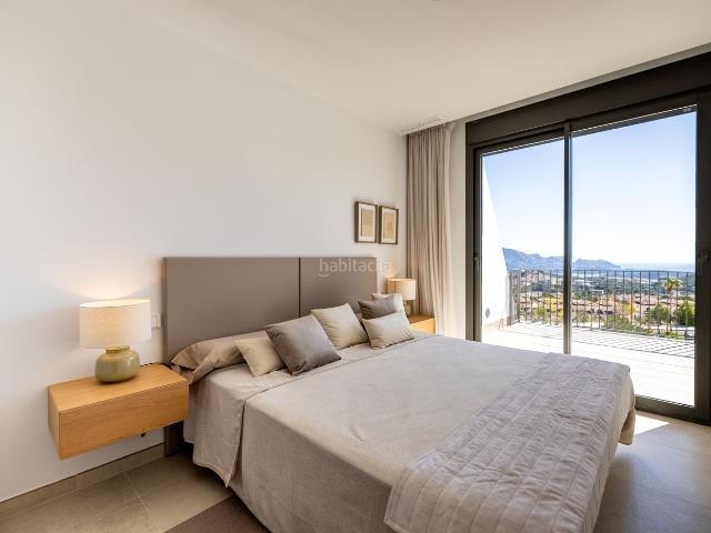 Casa en venta en Polop, Casco urbano. Tu rincón al sol villa de nueva construcción en Polop con piscina privada y vistas panorámicas. Casas.