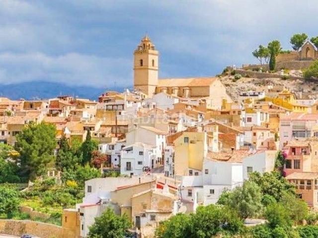 Casa en venta en Polop, Casco urbano. Chalet de nueva construcción para un estilo de vida lujoso a un precio asequible. Casas.