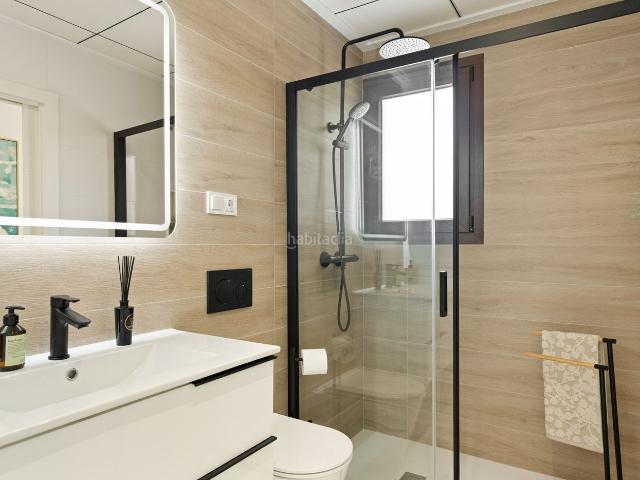Casa en venta en Polop, Casco urbano. Cómoda villa con piscina y zona exterior adaptable a tus necesidades. Casas.