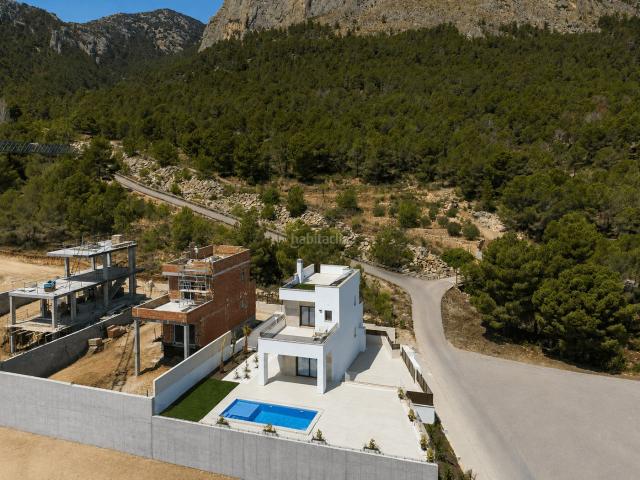 Casa en venta en Polop, Casco urbano. Puestas de sol incluidas moderna villa de nueva construcción en Polop. Inicio de las obras según tus deseos tras la firma del cont. Casas.