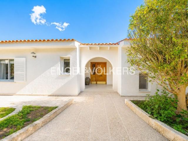 Casa en venta en Polop, La Paz. Exclusiva villa de lujo con vistas panorámicas y finca ecuestre en Polop. Casas.