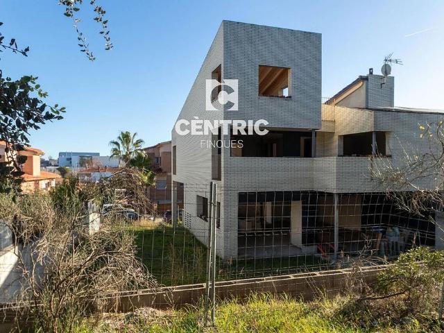 Casa en venta en Polinyà, de 312 m² 4 habitaciones por 379.000