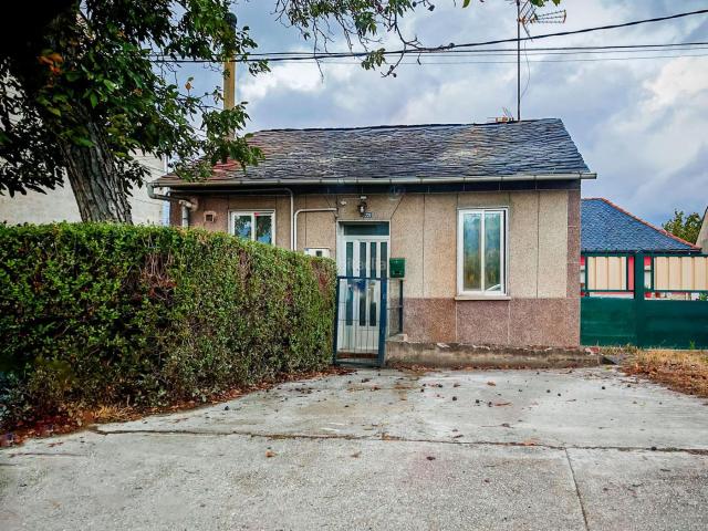 Casa en venta en Ponferrada, Flores de Sil La Placa. Se vende casita de planta baja en Flores del Sil. Casas.