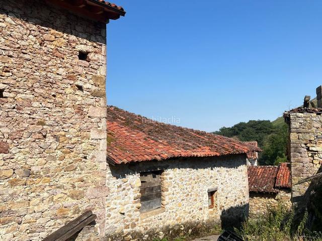 Casa en venta en Ponga. CASA DE PIEDRA Y FINCA RÚSTICA DE 2.000 M2 EM PONGA. Casas.