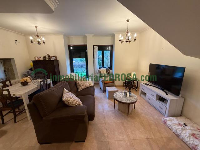 Casa en venta en Pontevedra, Zona Fernández Labreda. Espléndida Casa Reformada en la Tranquilidad de Chamusca, Pontevedra. Casas.
