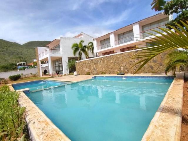 Casa en Venta en Porlamar Nueva Esparta 700 m2. 5 hab