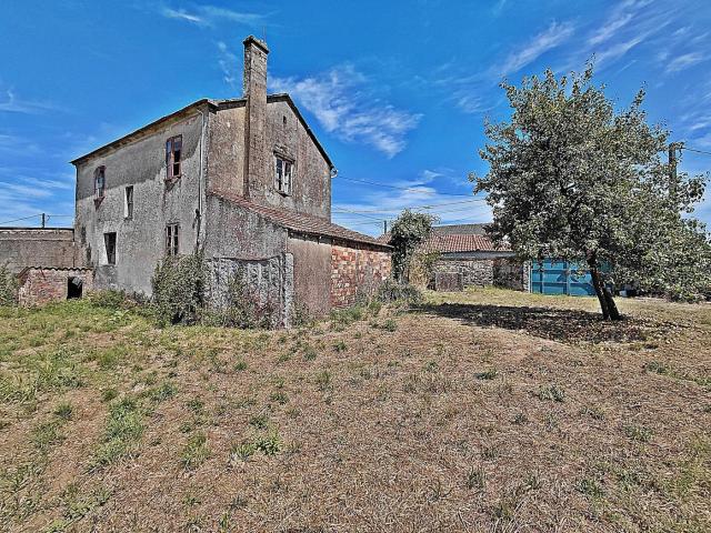 Casa en venta en Portas. Casa tradicional con parcela de 981 m2 para reformar en Portas A 15km de la playa. Casas.