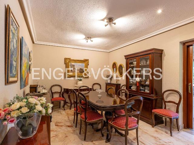 Casa en venta en Pozuelo de Alarcón, Estación. Amplio chalet adosado junto a los mejores colegios de Pozuelo. Casas Pozuelo de.