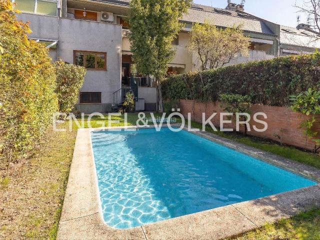 Casa en venta en Pozuelo de Alarcón, Norte. Magnifico Chalet adosado con piscina en Pozuelo de Alarcón. Casas Pozuelo de.