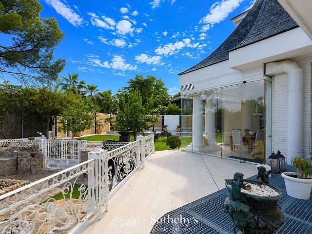 Casa en venta en Pozuelo de Alarcón, Somosaguas. Villa Colonial en venta en Somosaguas, Pozuelo de Alarcón. Casas Pozuelo de.