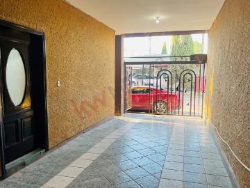 Casa en VENTA en Pradera Dorada, con 2 Recámaras en Planta Baja, Estudio, y amplios espacios