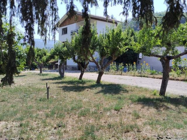 Casa en venta en Pradillo. EXCLUSIVA. Espectacular casa de 3 alturas con terreno de 4.000 m2. Casas.