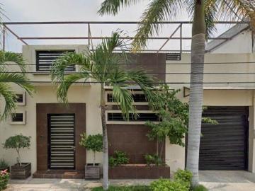 CASA EN VENTA EN PRADOS DE VILLAHERMOSA!