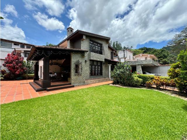 Casa en Venta en Prados del Este 4H+S/ 7B/ 4P