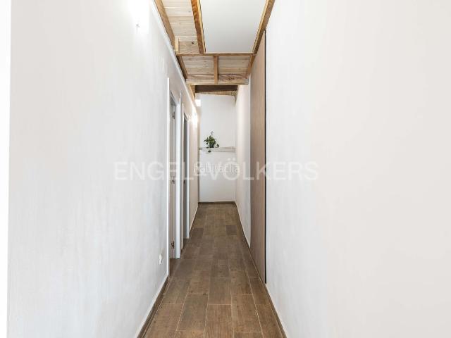 Casa en venta en Prat de Llobregat El, Eixample Sud La Barceloneta. Encanto rústico urbano un refugio de calidez en la ciudad. Casas Prat de Llobregat.